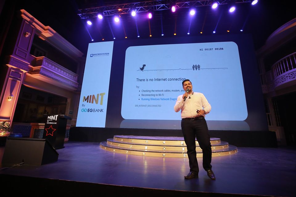 إلقاء العرض التقديمي على مسرح MINT EGBANK لاستعراض حلول إدارة الشبكات